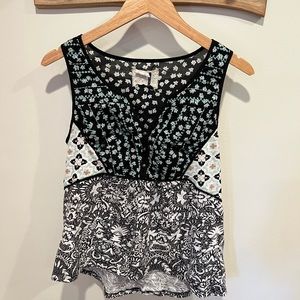 Anthropologie Akemi + Kin sleeveless top. Great condition! Medium